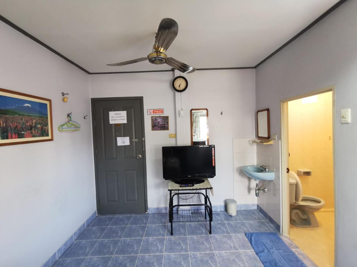 Samiya Guesthouse Bang Saen Exterior photo
